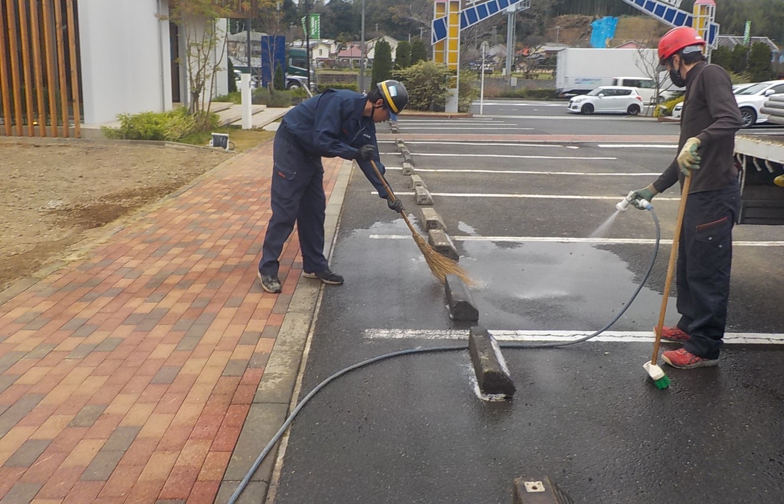 解体工事後の道路清掃